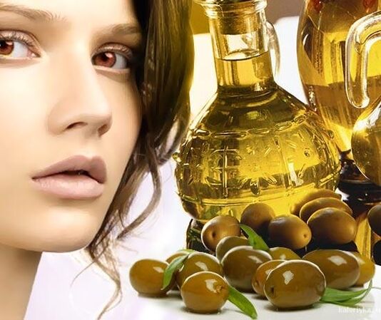 Olive oil for a rejuvenating facial mask